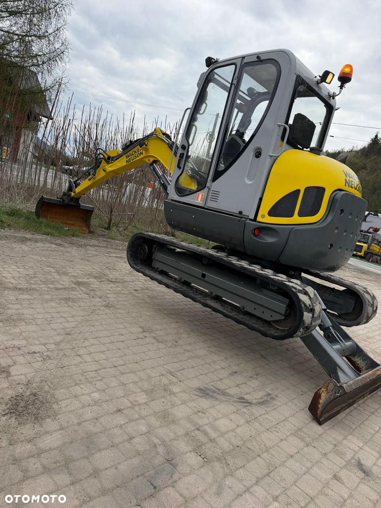 Wacker Neuson EZ53 Koparka Gąsienicowa 5,5 Tony. 2020 rok. 1772 mtg. Jak Nówka z salonu! ani deka luzów czy wycieków! Pochodzi z Gospodarstwa Norweskiego! Aktualne serwisy DEKRA BMWT 2027r. 2 łyżki. Silnik PERKINS 4 cyl. 52km. Maszyna Full wypasiona! Bogata wersja Norweska! Klima. Szybkozłącze Hydrauliczne. OKAZJA. Pełny Oryginał historia do sprawdzenia w Wacker autoryzowany! 4 sekcje Hydrauliczne. Po serwisach eksploatacyjnych. Ani Deka luzów i wycieków - 27