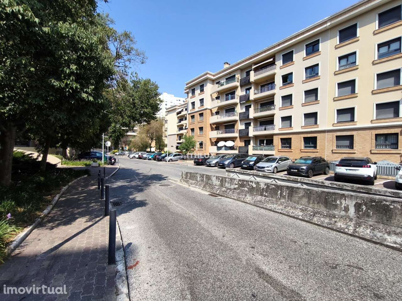 Loja na Quinta do Almirante, com saída de fumos e garagem - Grande imagem: 3/25