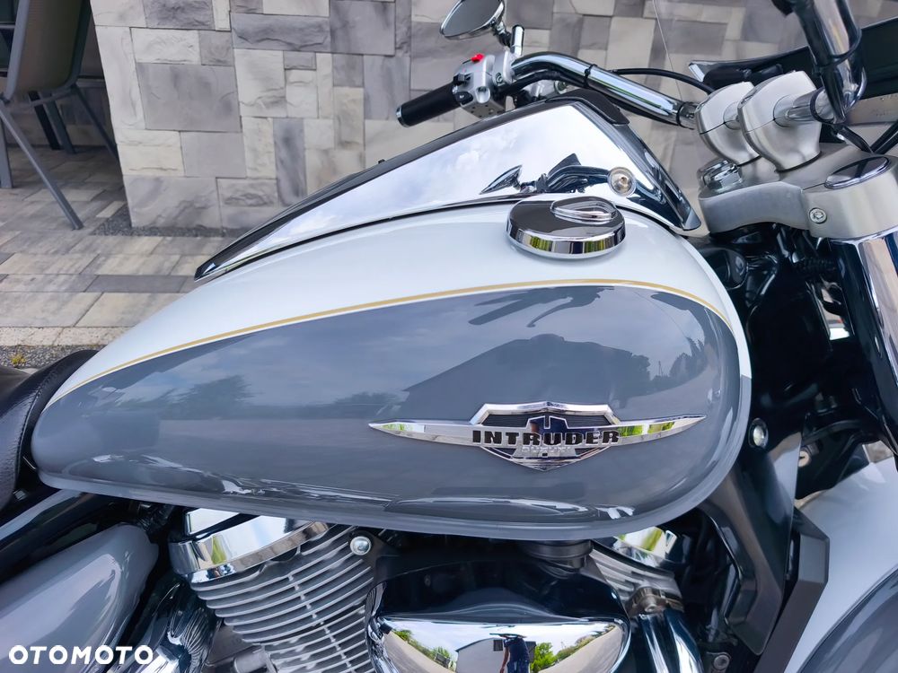 Suzuki Intruder - 5