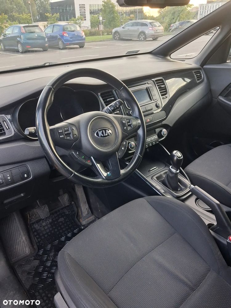 Kia Carens 1.6 GDI L - 6