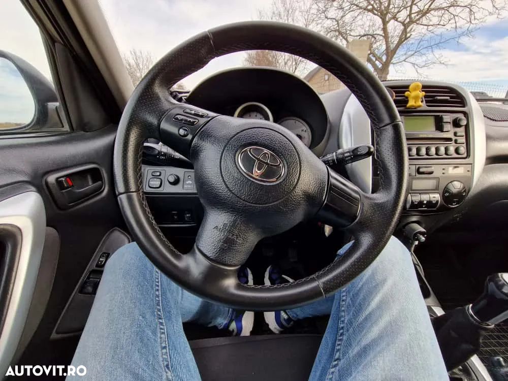 Toyota RAV4 D-4D 4x4 - 13