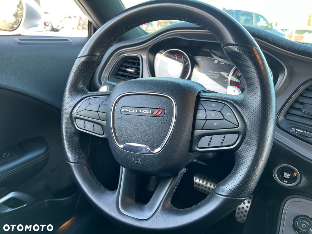 Dodge Challenger 6.4 Scat Pack - 26