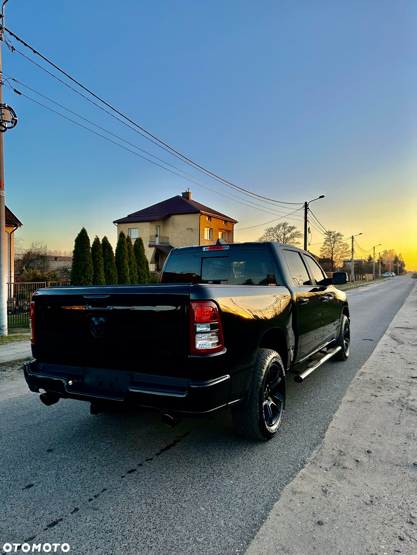 RAM 1500 Crew Cab Shortbed Bighorn - 9