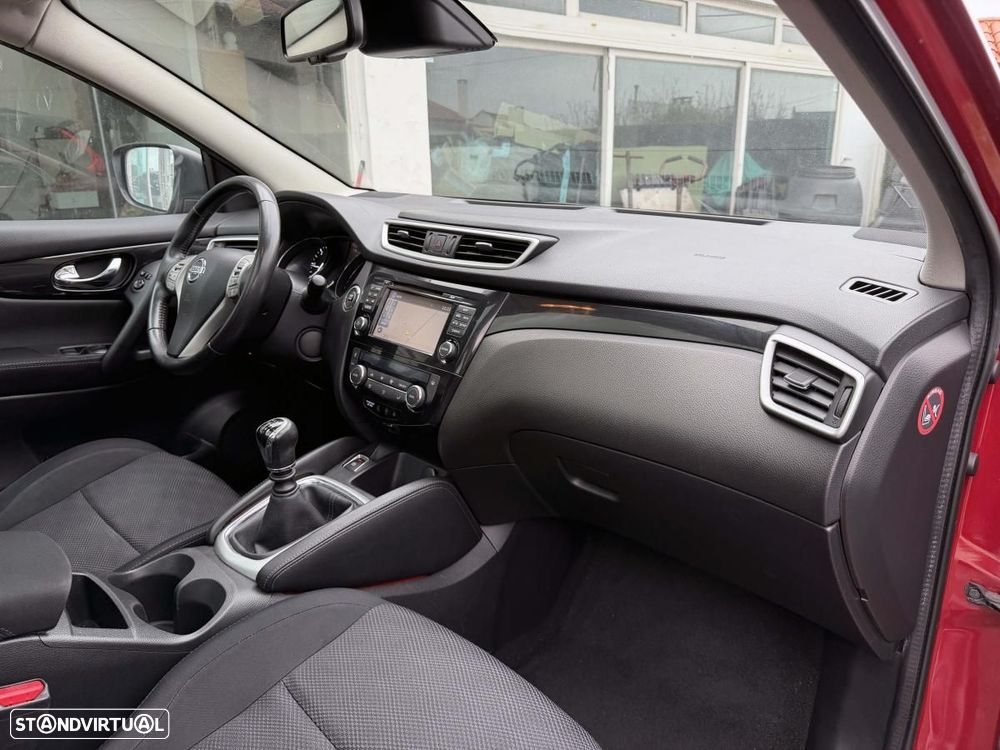 Nissan Qashqai 1.5 dCi N-Connecta 18 - 23