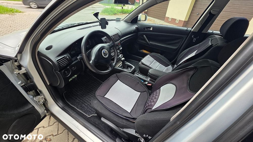 Volkswagen Passat 1.9 TDI Comfortline - 9