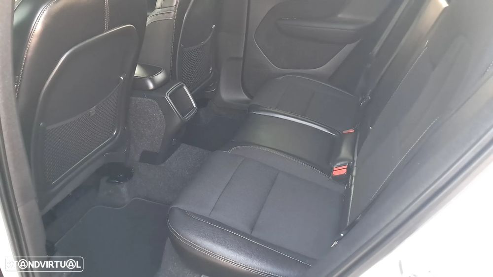 Volvo XC 40 2.0 D3 Momentum Plus - 43