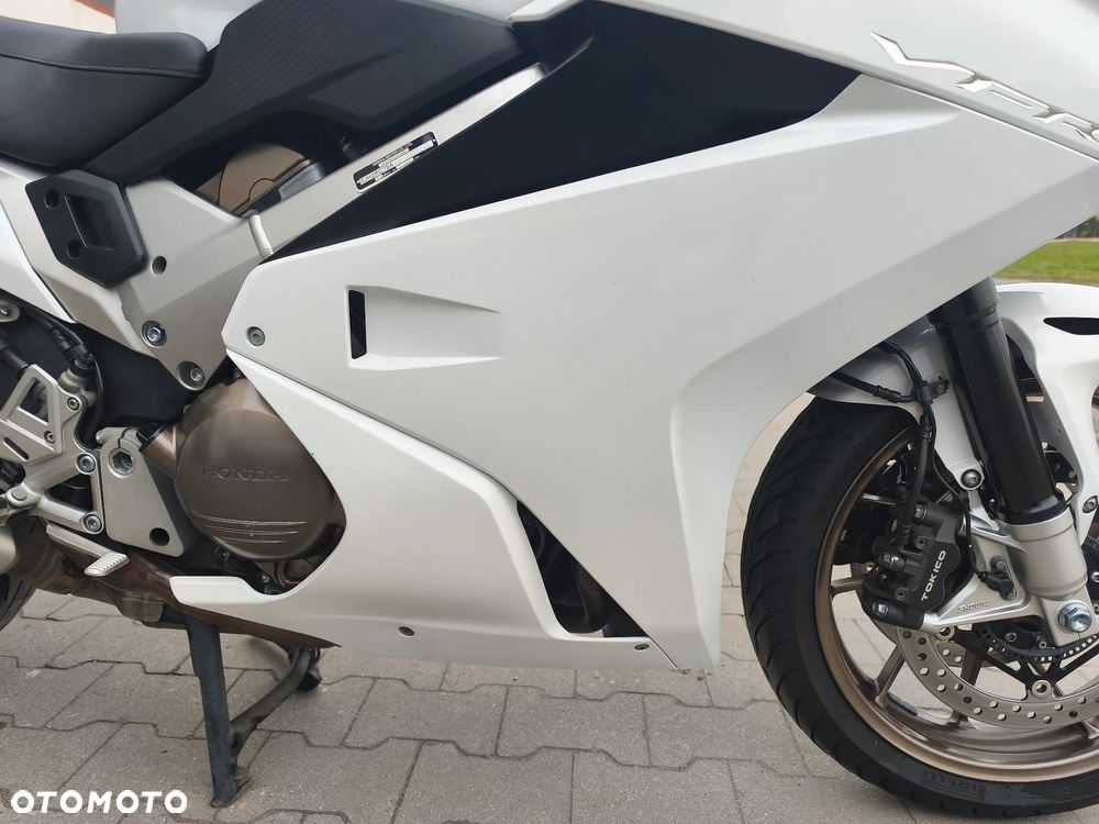 Honda VFR - 23
