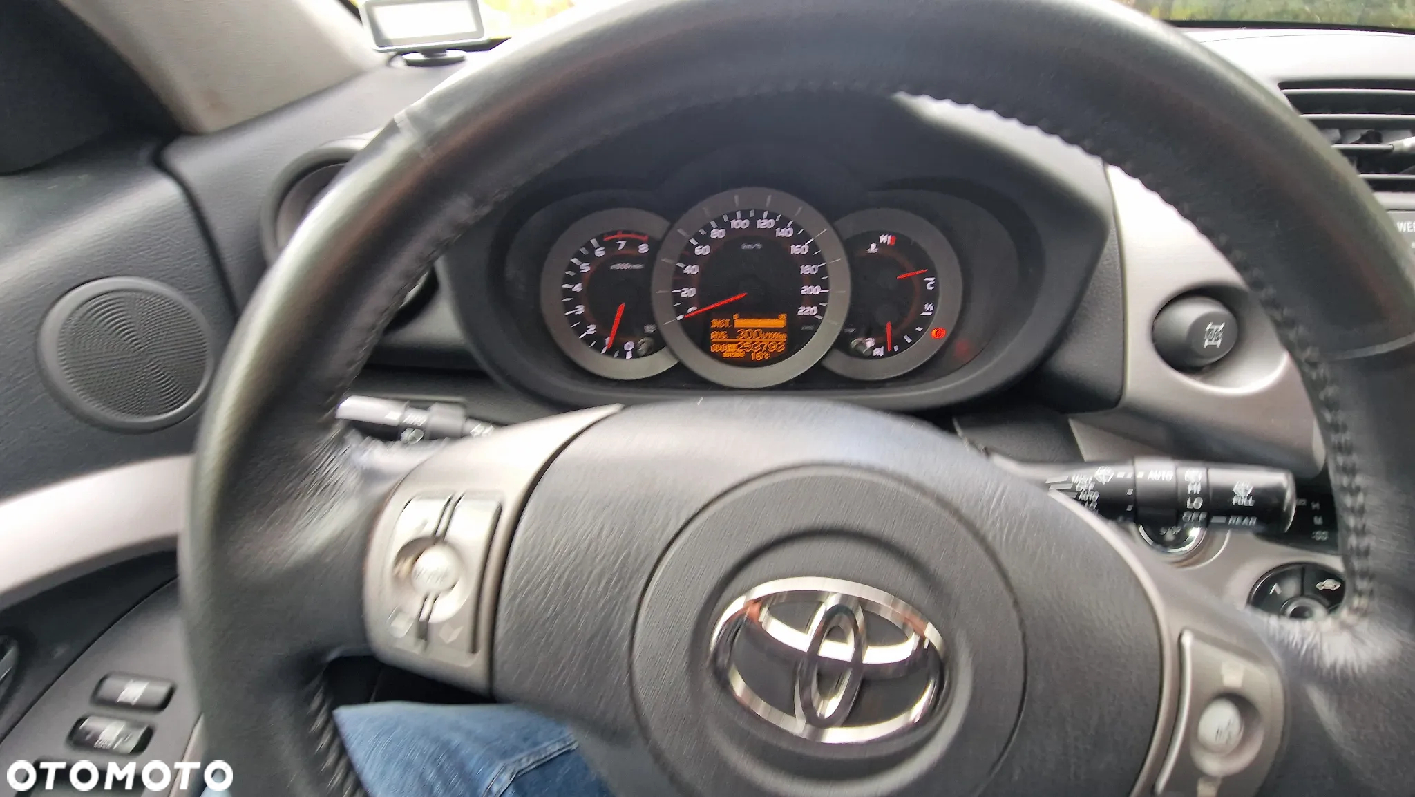 Toyota RAV4 2.0 VVT-i Premium - 33