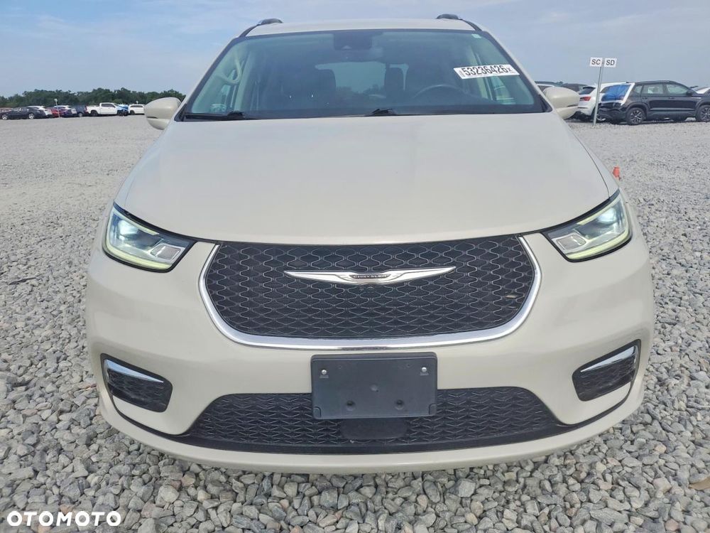 Chrysler Pacifica - 5