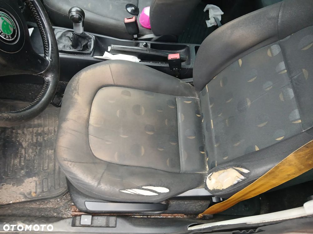 SKODA FABIA I 1 LF7T LIFT KOMBI  fotel fotele kanapa deska kokpit podsufitka boczek boczki klamka - 7
