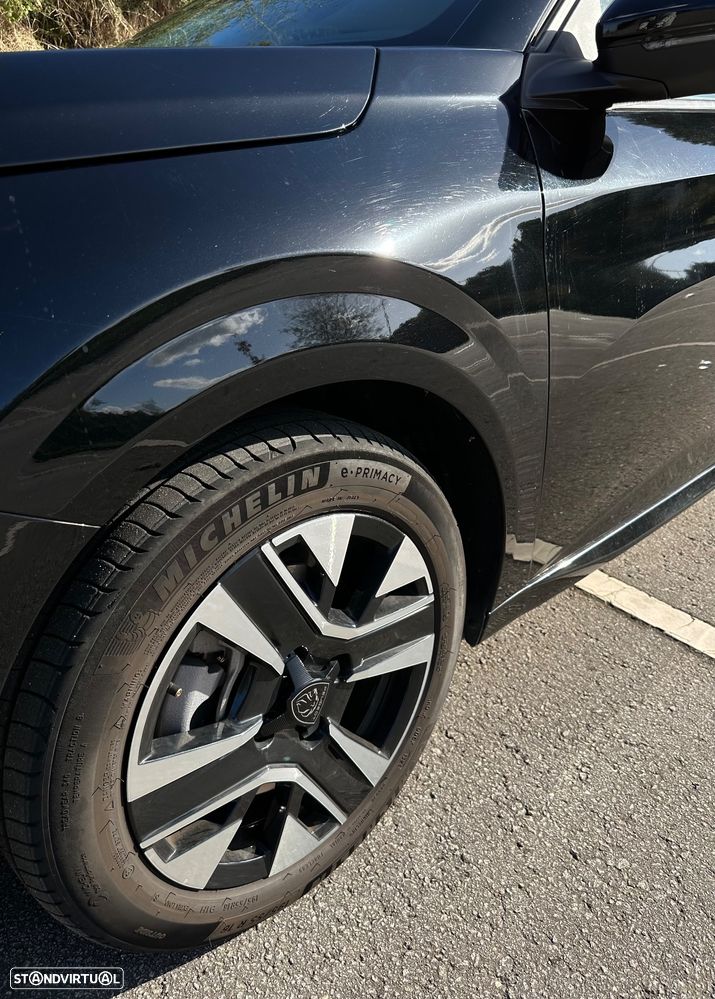 Peugeot 208 1.2 Hybrid Allure e-DCS6 - 4