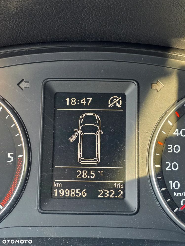 Volkswagen Touran 1.6 TDI DPF BlueMotion Technology Trendline - 8