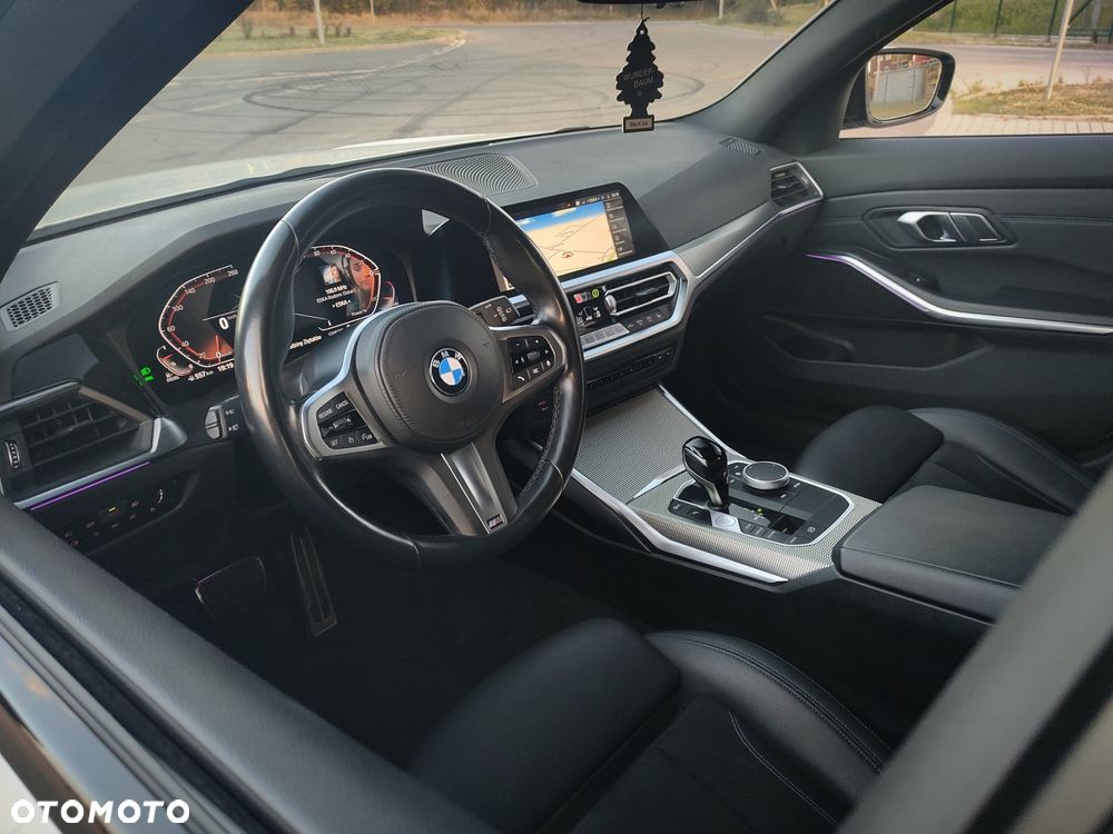 BMW Seria 3 318d M Sport - 25