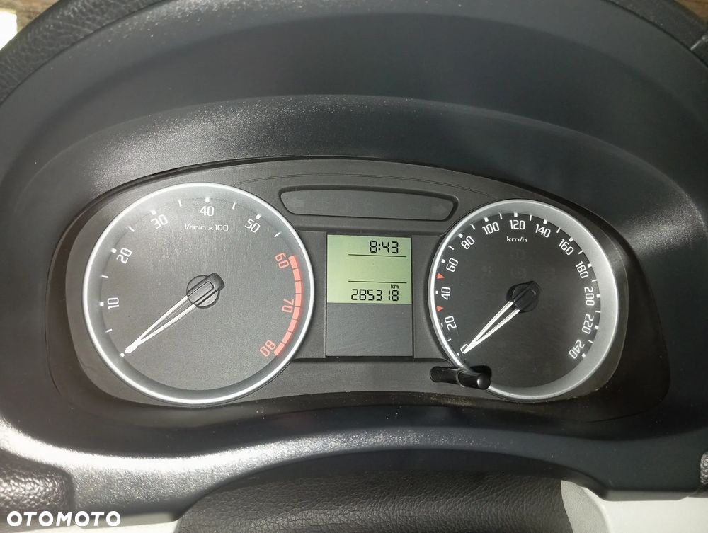 Skoda Roomster 1.6 16V Scout PLUS EDITION - 10