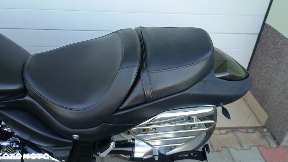 Suzuki Intruder - 17