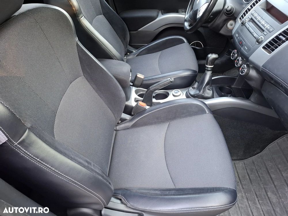 Mitsubishi Outlander 2.2 DI-D 4WD Intense A13 - 20