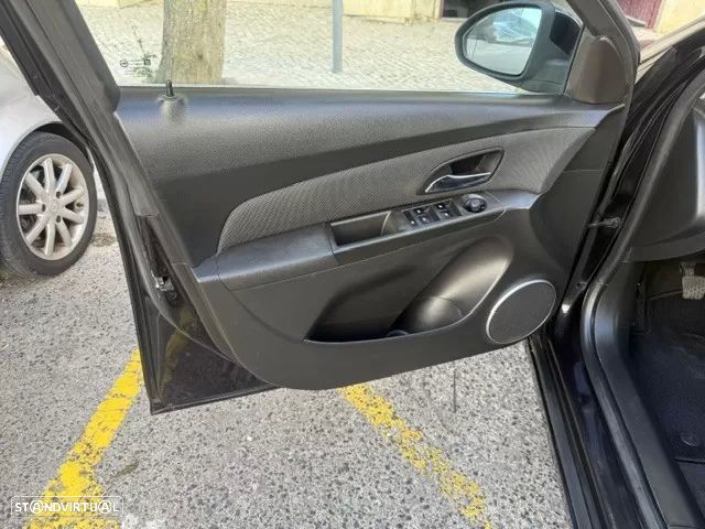 Chevrolet Cruze 1.7 VCDi LT - 27