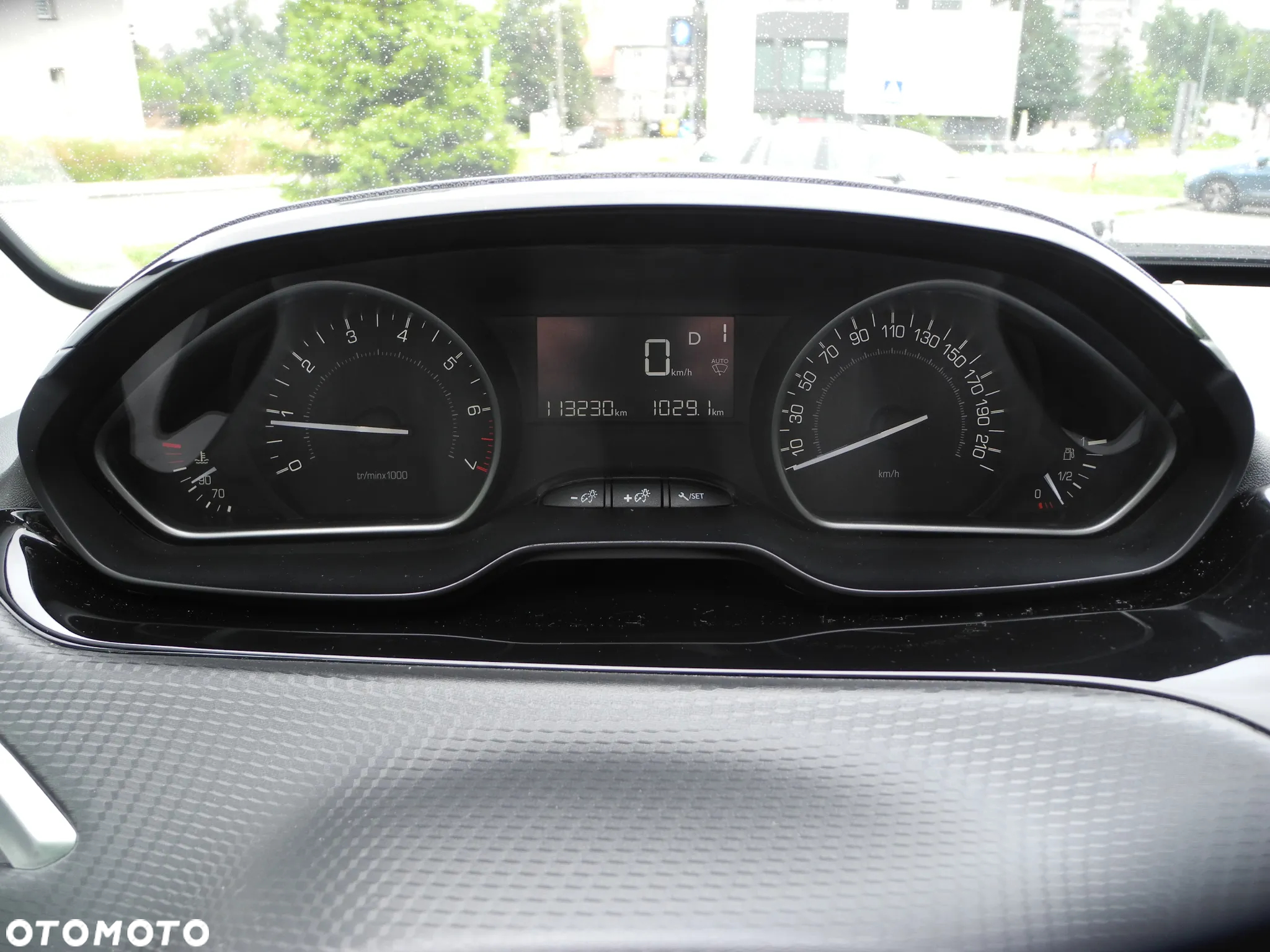 Peugeot 2008 - 8