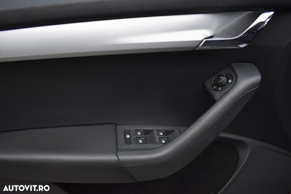 Skoda Octavia 1.6 TDI AMBITION DSG - 21