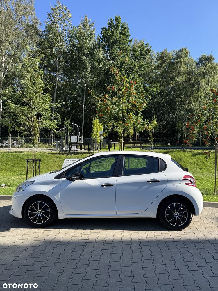 Peugeot 208 - 1