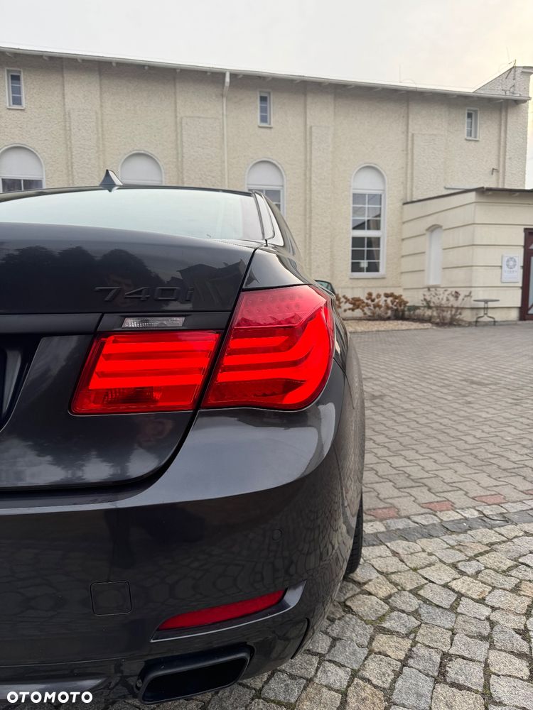 BMW Seria 7 740i - 3