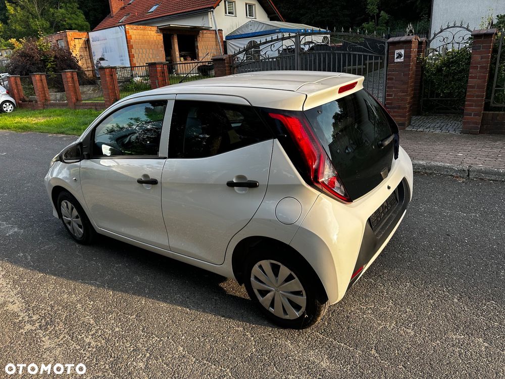 Toyota Aygo x - 10