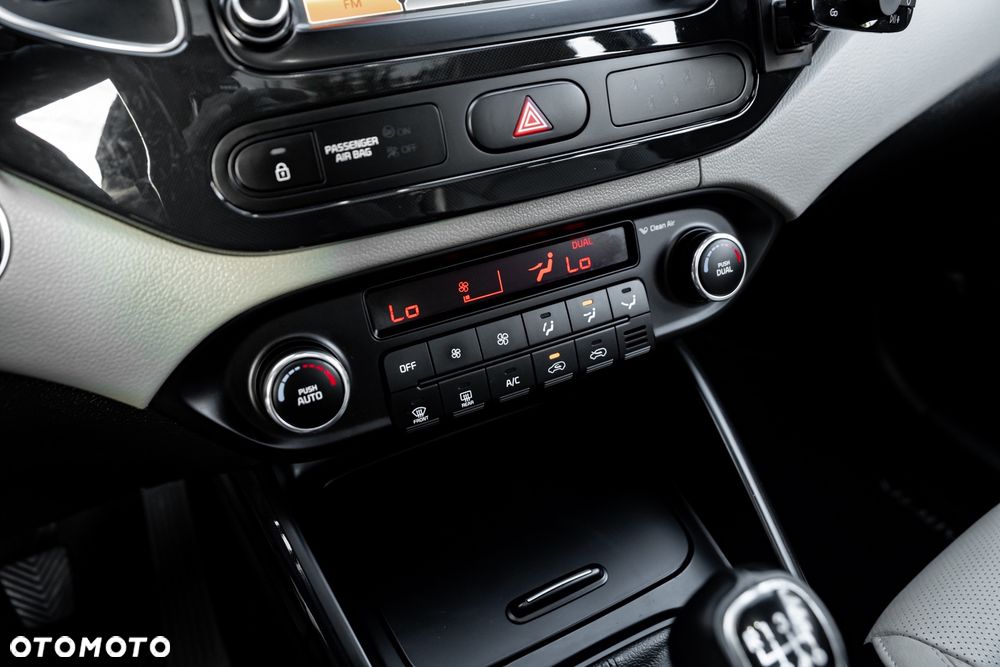 Kia Carens 1.7 CRDi L 7os - 33