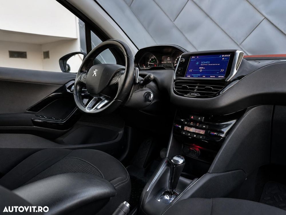 Peugeot 208 1.2 L PureTech ETG Allure - 18