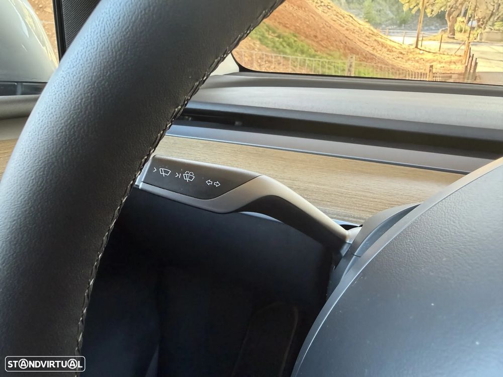 Tesla Model Y Long Range Dual Motor AWD - 16
