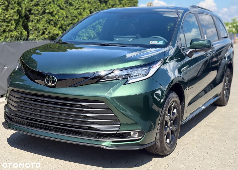 Toyota Sienna - 1