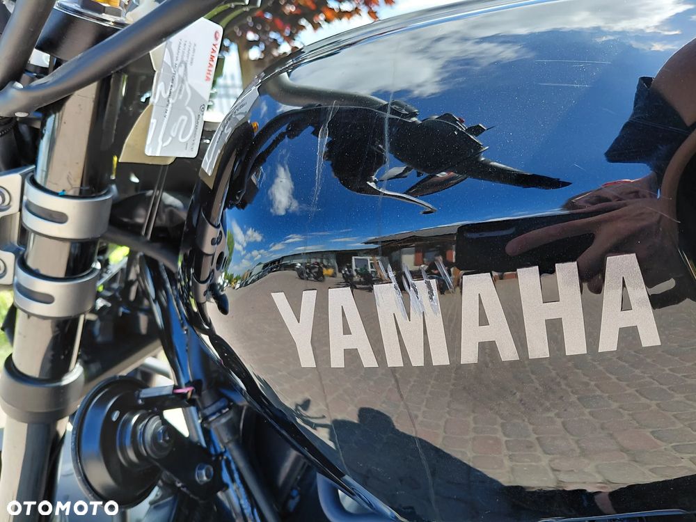 Yamaha XJR - 17