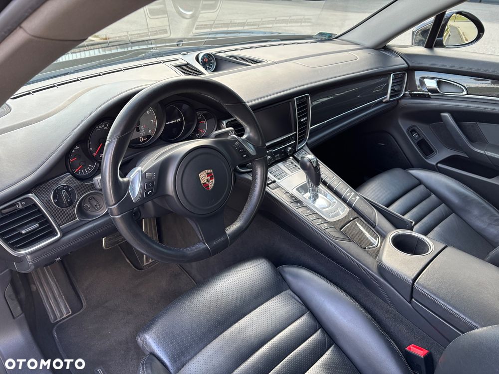 Porsche Panamera 4S - 16
