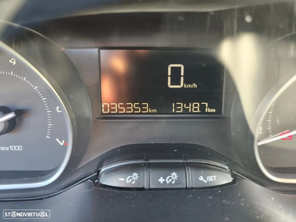 Peugeot 208 1.2 PureTech Signature - 6