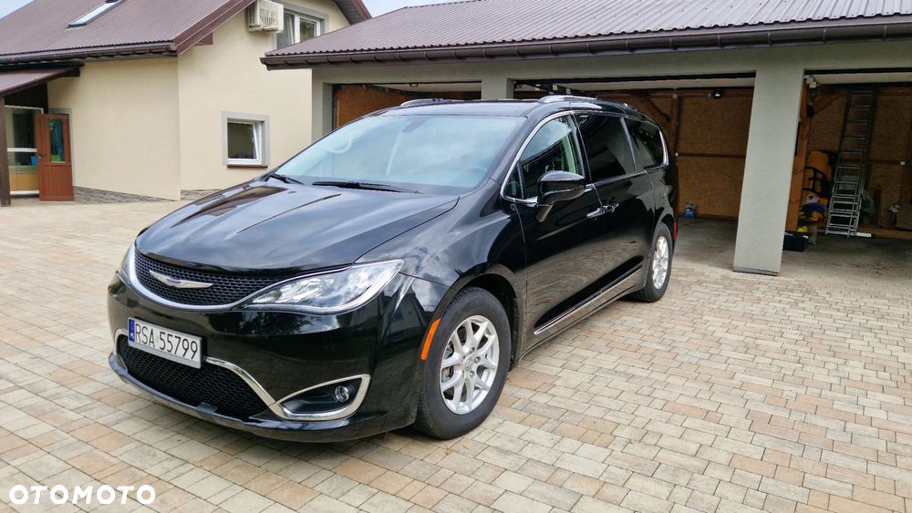 Chrysler Pacifica - 9