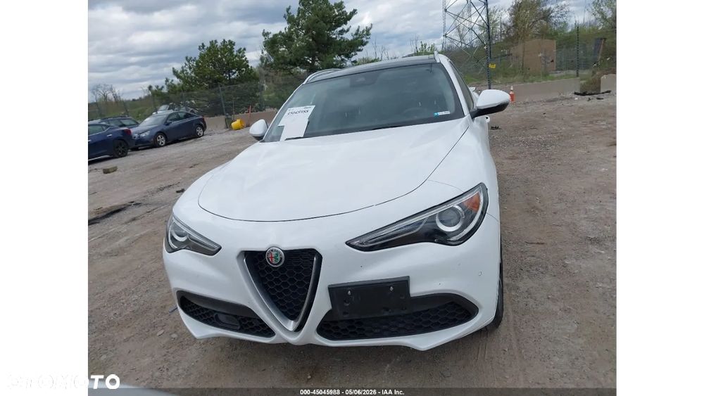 Alfa Romeo Stelvio - 2