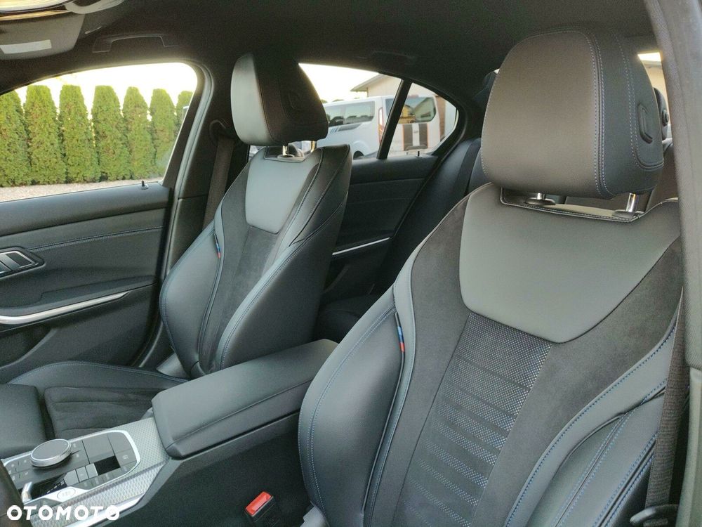 BMW Seria 3 320i M Sport - 12