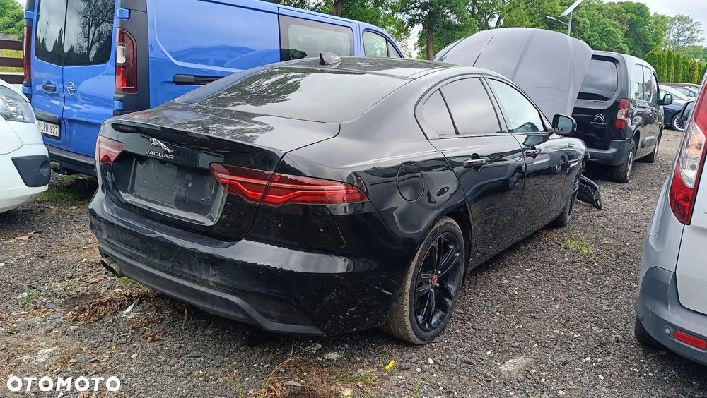 Jaguar XE 2.0 D180 R-Dynamic HSE - 3