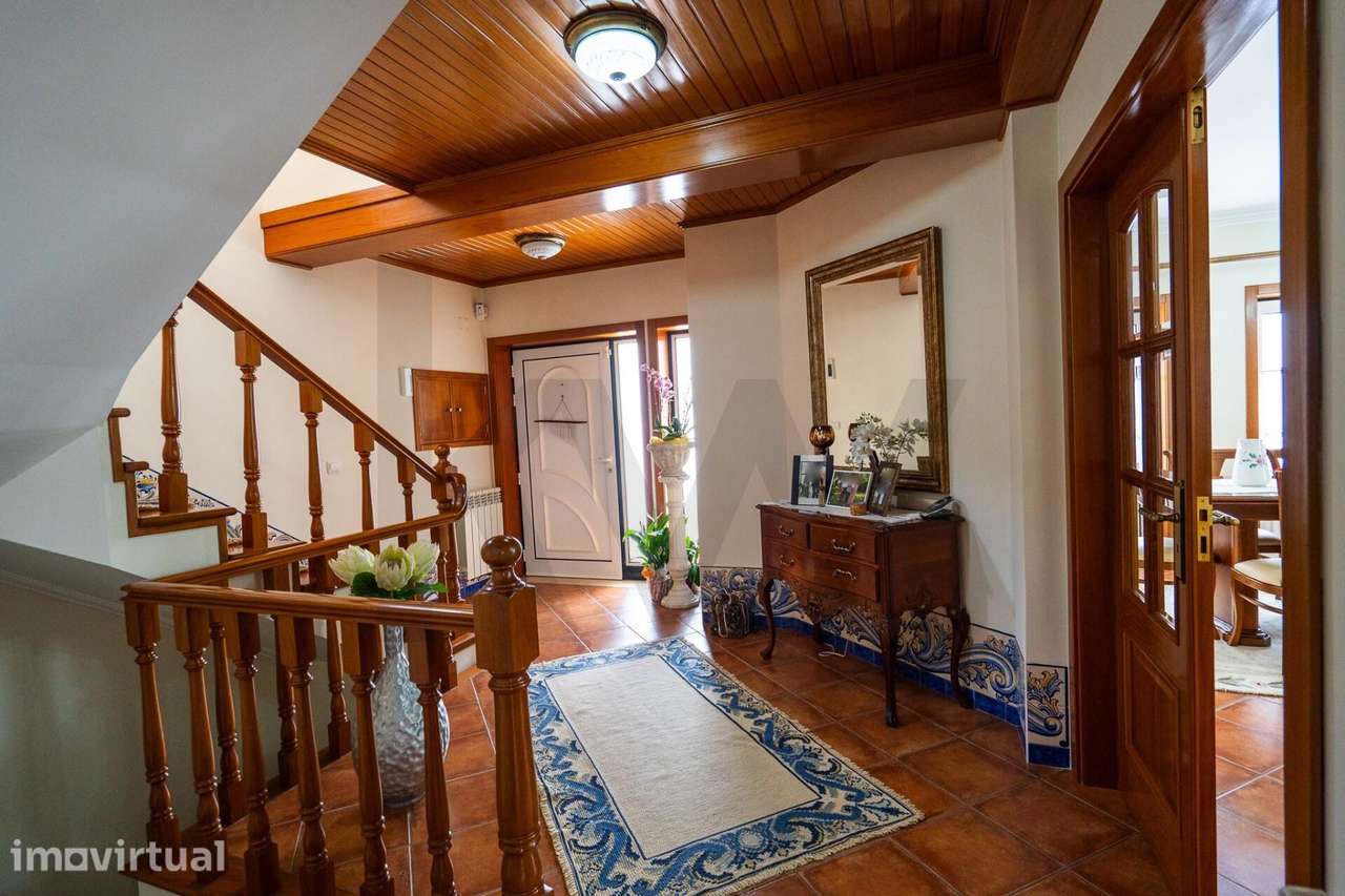 Moradia T4 Isolada com Jardim, Garagem e Cave Multiusos a 5 Minutos do - Grande imagem: 2/60