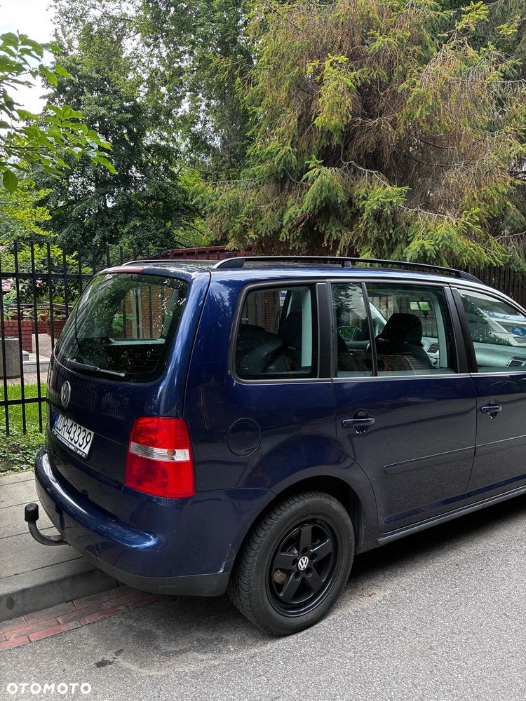 Volkswagen Touran 1.6 FSI - 7