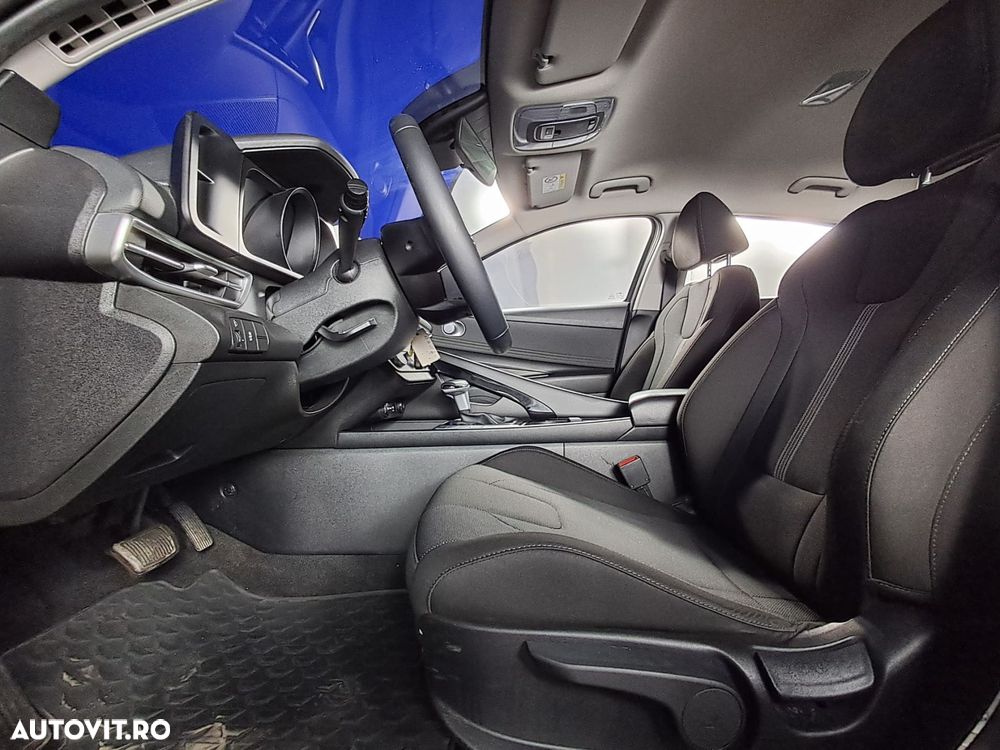 Hyundai Elantra - 11