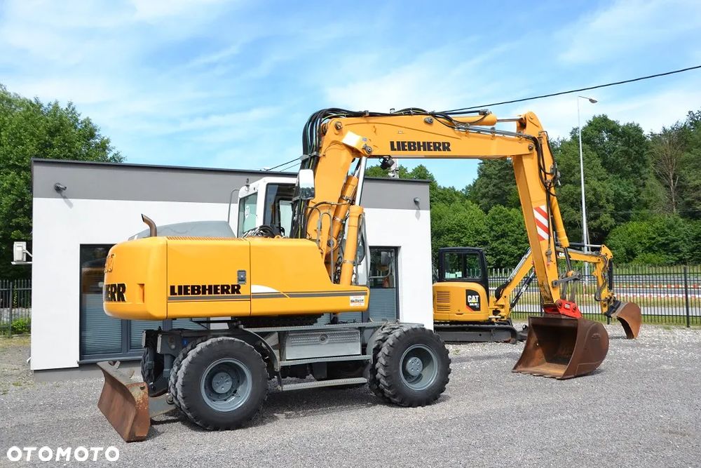 Liebherr A900 C - 11
