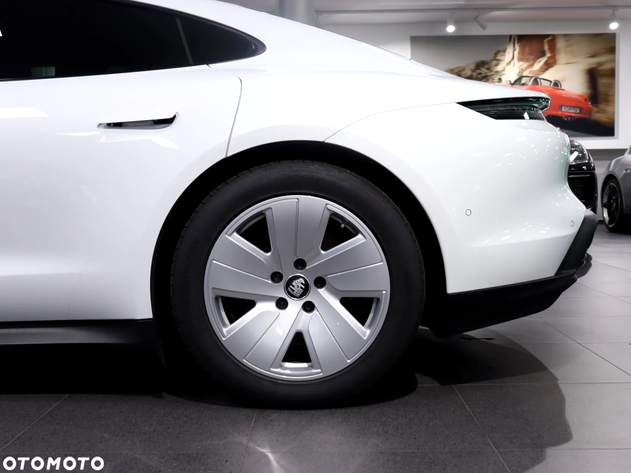 Porsche Taycan Performance Plus - 12