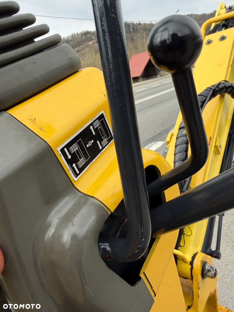 Yanmar SV08-1AS Japońska Minikoparka Koparka 1,1 tony. Maszyna jak Nowa. 2017rok. Pochodzi z Norweskiego Gospodarstwa Ogrodniczego! 2 łyżki. Rozsuwane Podwozie. Dokumentacja. Dodatkowe sekscje Hydrauliczne na młot lub wiertnice. Ani deka luzów czy wycieków. Szybkozłącze. Oryginalne łyżki Steelwrist! Skrętne ramię. OKAZJA Zadbana Maszyna! Bardzo oszczędny silnik Yanmar. Mocne pompy Hydrauliczne!! - 36