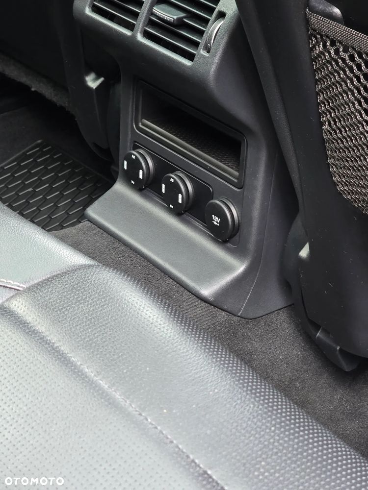 Jaguar F-Pace 2.0 i4D AWD R-Sport - 28