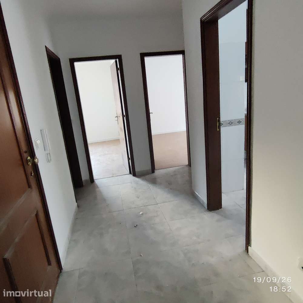 Apartamento T2
Santa Marta do Pinhal - Corroios, Seixal - Grande imagem: 2/11