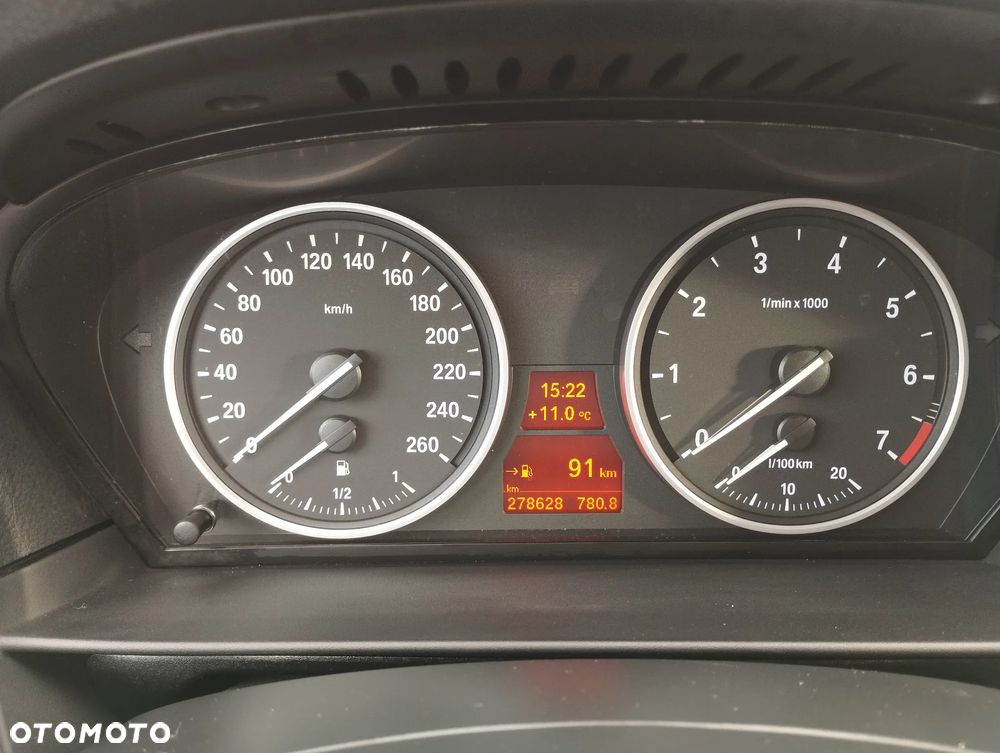 BMW Seria 5 523i Touring - 11