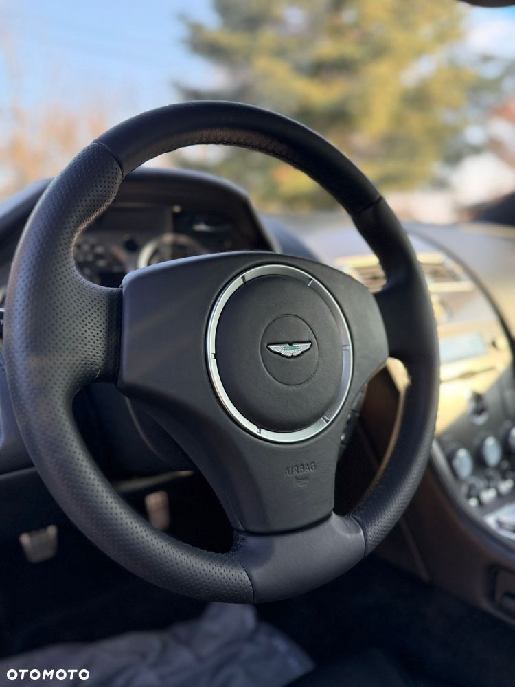 Aston Martin V8 Vantage - 15