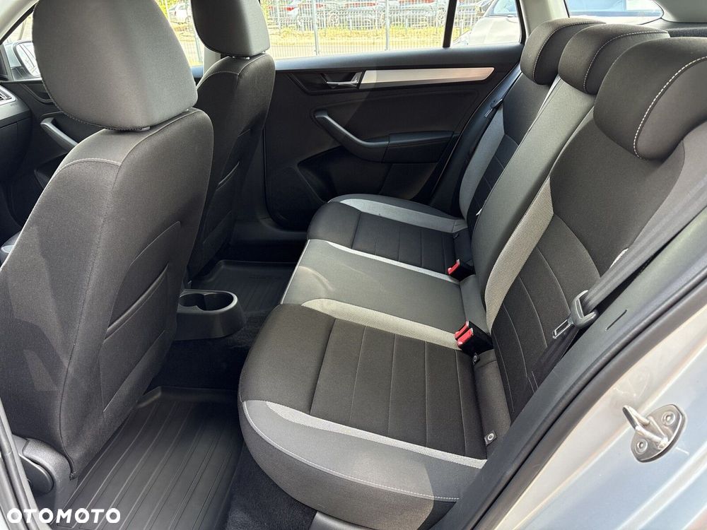 Skoda RAPID Spb 1.0 TSI Ambition - 12