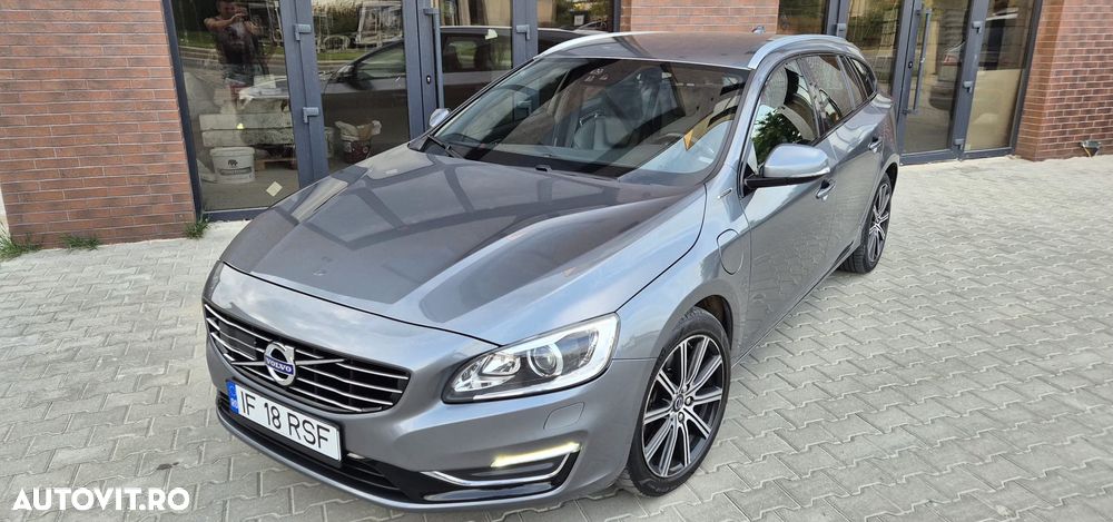 Volvo V60 D6 Plug-In-Hybrid AWD Geartronic Summum - 27