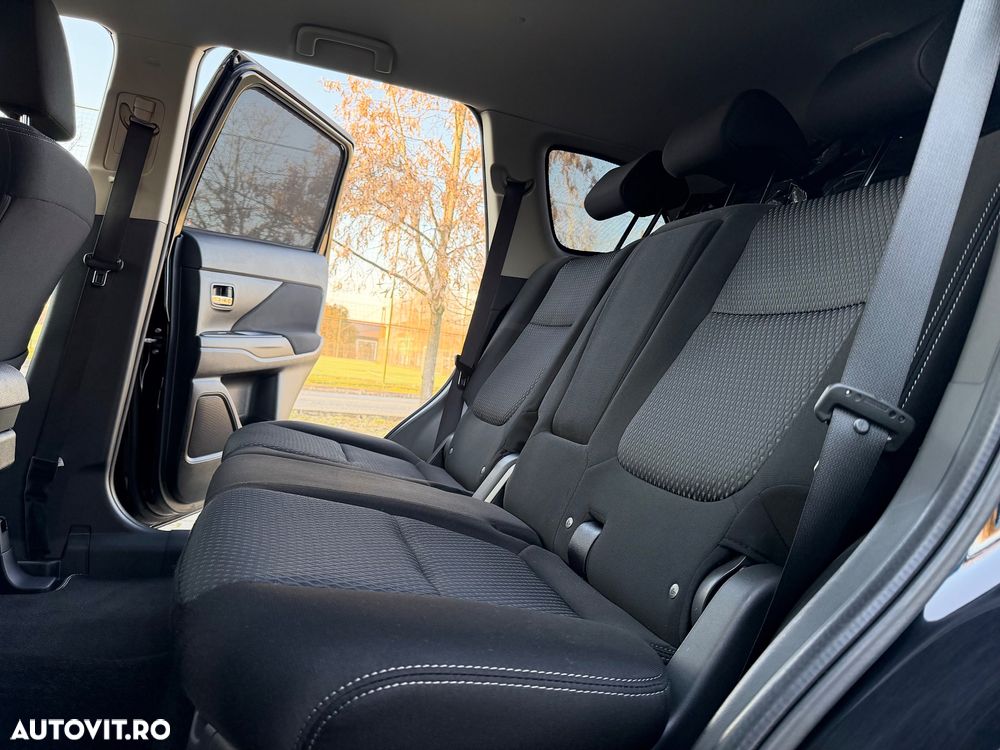 Mitsubishi Outlander 2.2 DI-D 4WD Automatik Edition+ - 26